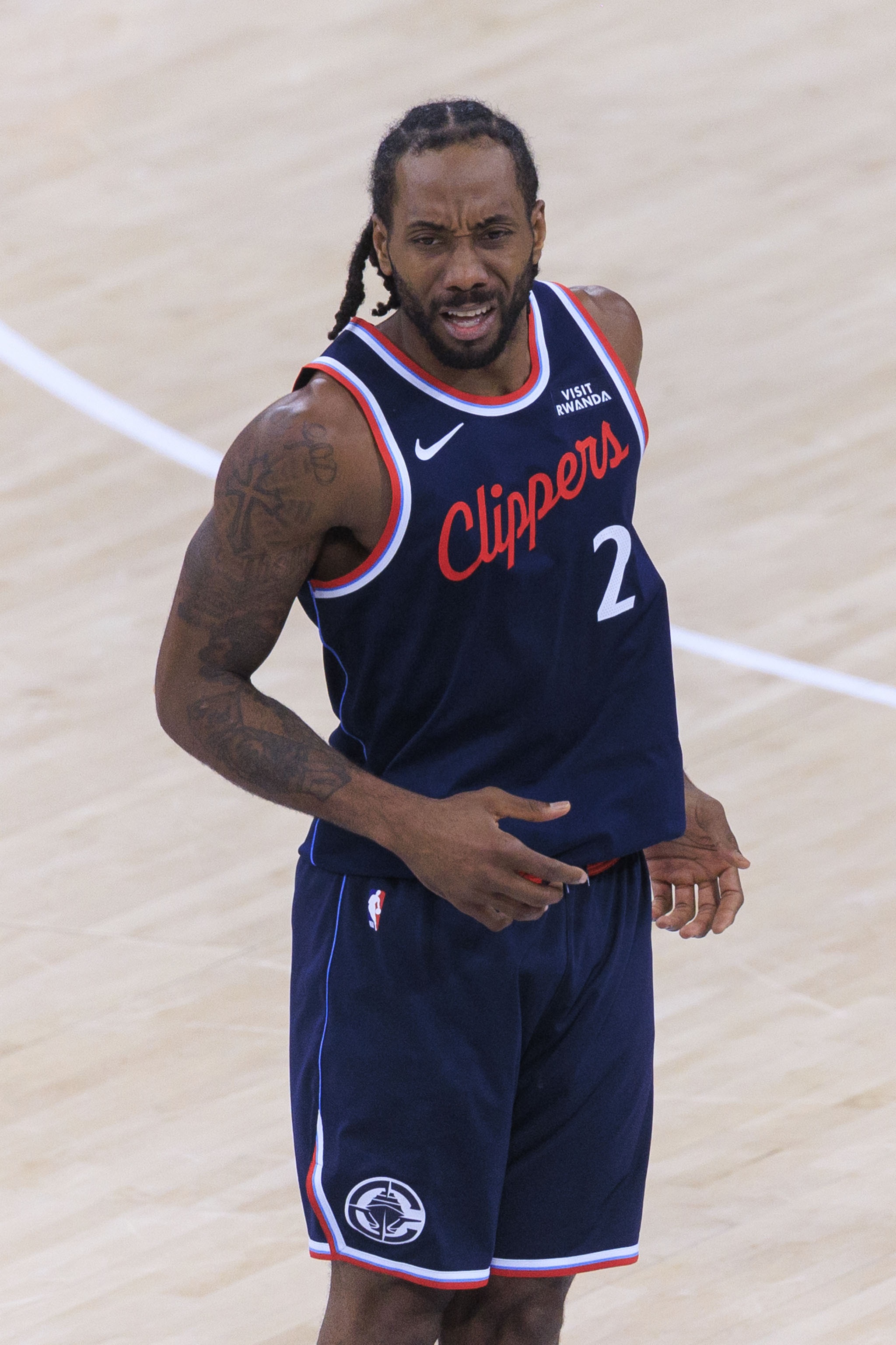 九游体育APP-无解进攻！伦纳德背转身翻身跳投&amp;暴扣个人连续得分